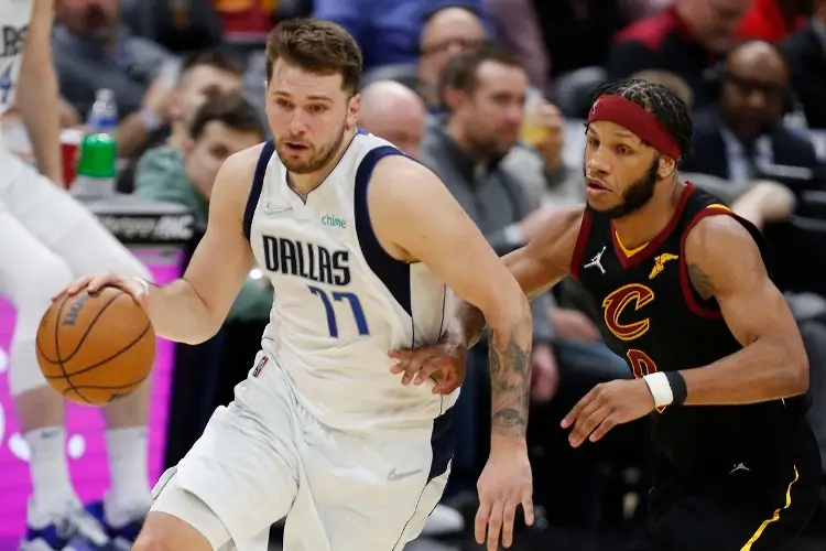 Cavaliers dominan a Doncic y los Mavericks