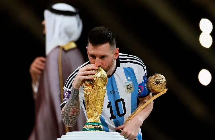 La Copa también es del Diego: Messi en festejos por el título del Mundial