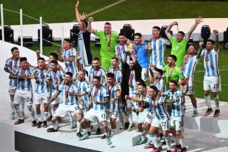 Presidente de Argentina desmiente problemas con Messi y la Selección 