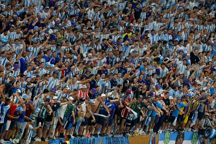 Se desnuda en pleno estadio para festejar el título de Argentina (VIDEO)