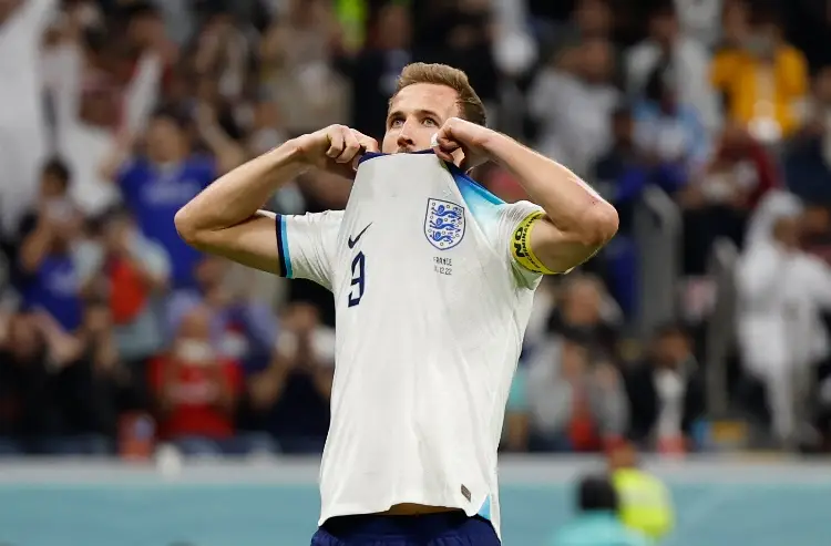 Hinchas se burlan de Harry Kane: 'Defraudaste a tu país' (VIDEO)