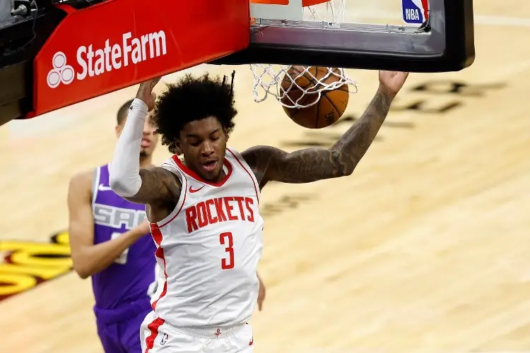 Rockets cortan su mala racha en Chicago