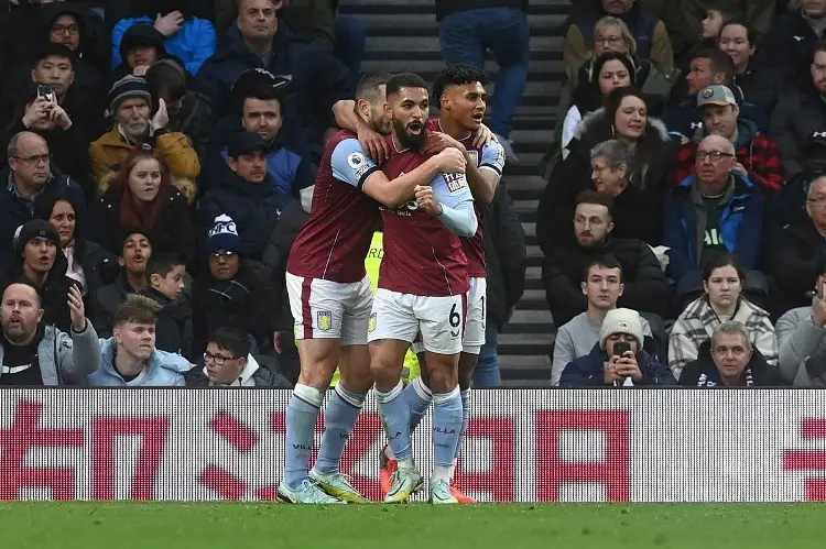 Aston Villa le pega al Tottenham