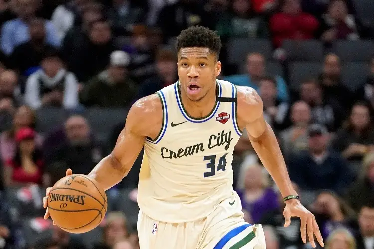 Antetokounmpo y Allen apagan un incendio en Toronto