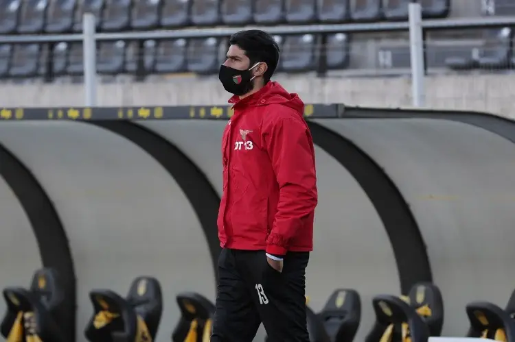 'Loco' Abreu debutó como DT en Perú 