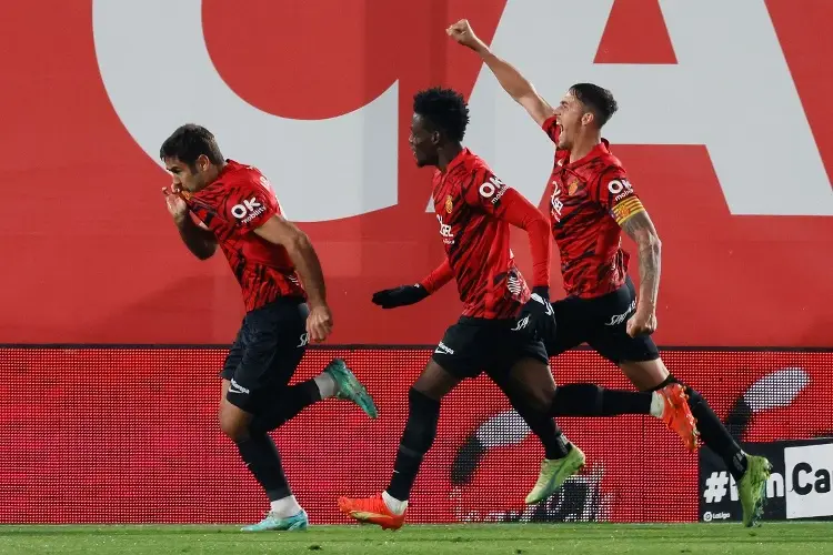 'Vasco' Aguirre y Mallorca logran triunfo en el último minuto 
