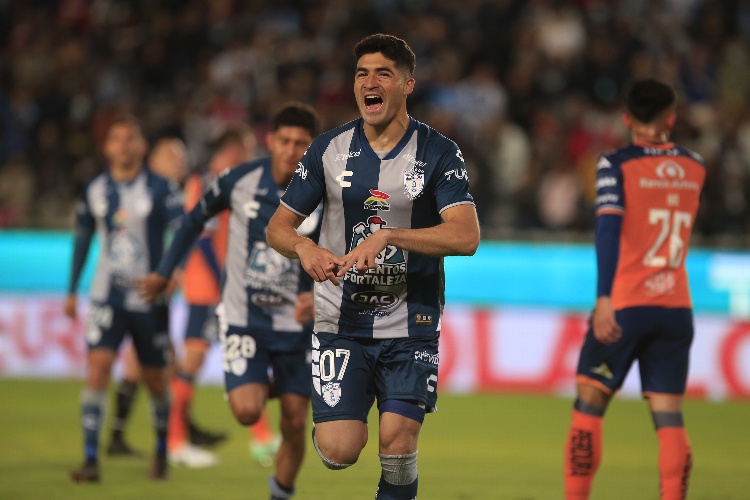 ¡Apareció el Campeón! Pachuca debuta goleando a Puebla
