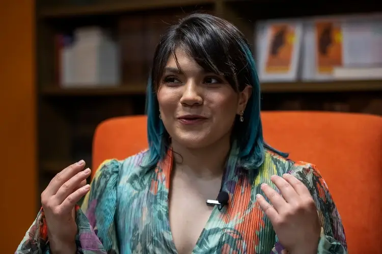 Alexa Moreno motiva a jóvenes en su nuevo libro