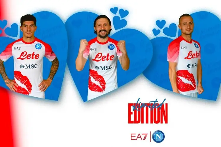 Nuevo jersey de Napoli con beso por día del amor y amistad