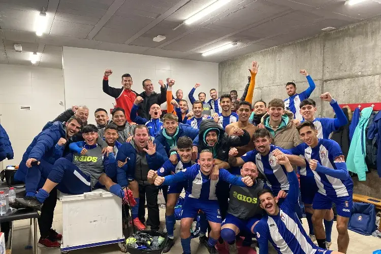 DT Mexicano debuta 'de emergencia' en el futbol de España