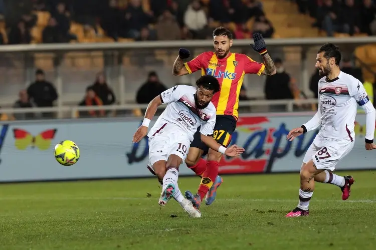 ¡Gana el Salernitana! ¡Gana Memo Ochoa!