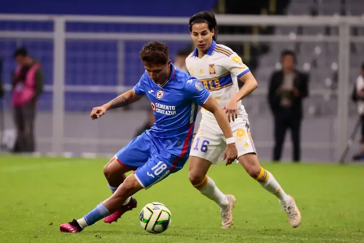 El golazo que estuvo a punto de marcar Lainez en su debut (VIDEO)