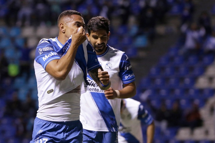 Puebla golea y amarga el debut de Romano