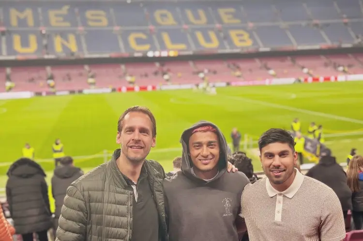 Mexicano Julián Araujo ya es del Barcelona; estuvo en el Camp Nou