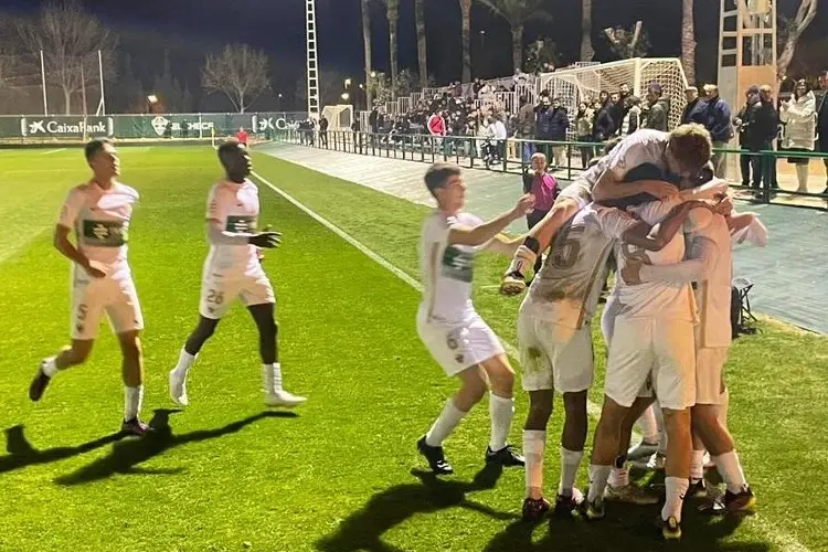 Mexicano debuta con gol en el futbol de España