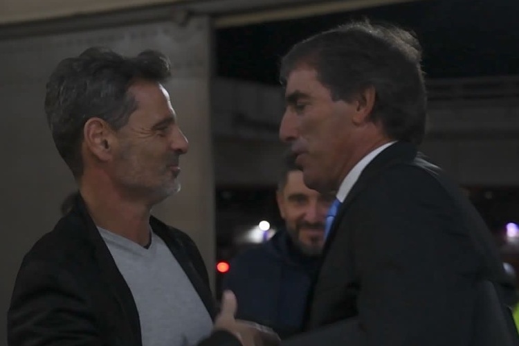 Así fue el encuentro entre Diego Cocca y Guillermo Almada (FOTO)