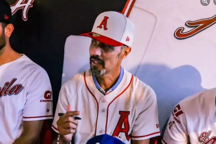 Esteban Loaiza llega a El Águila