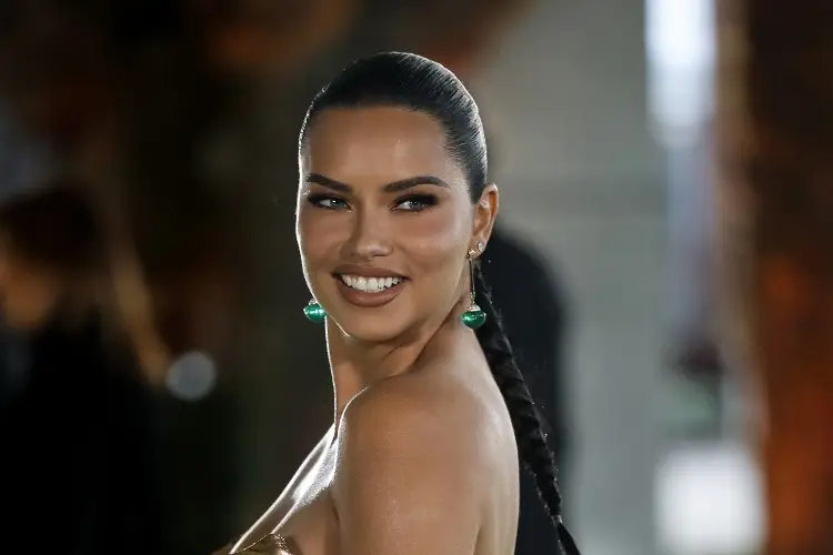 Adriana Lima, nueva embajadora FIFA para los aficionados