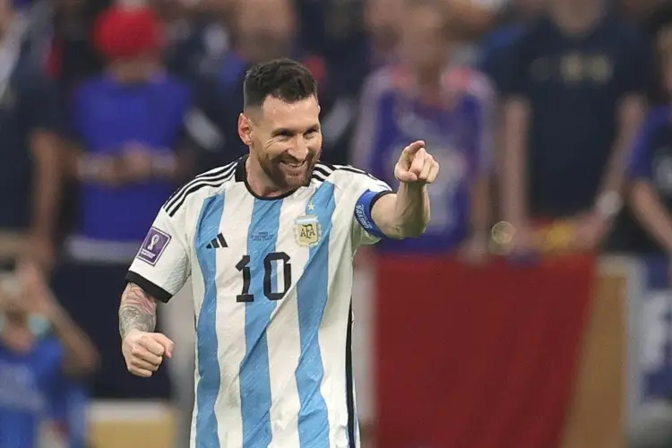 Messi expresa su emoción porque Scaloni renovó como DT de Argentina