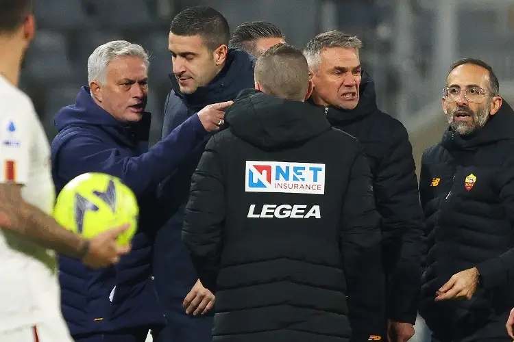 Mourinho multado por insultar a un árbitro