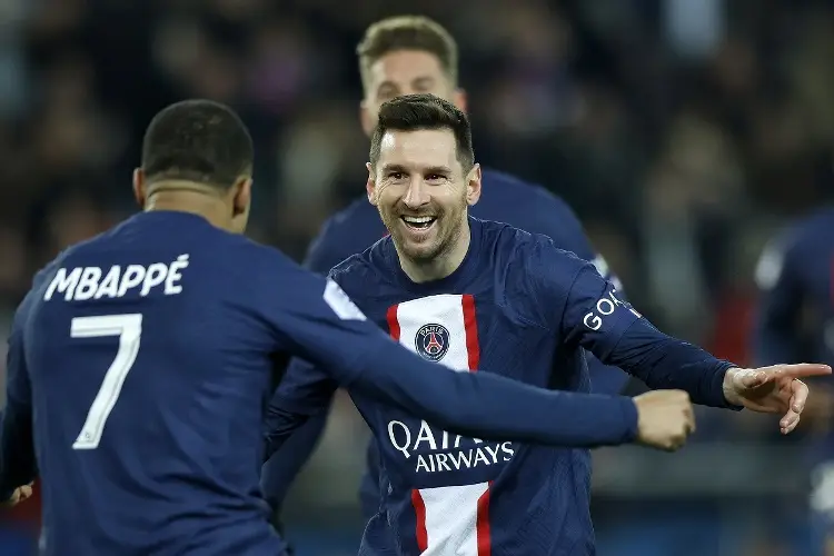 Messi y Mbappé lideran goleada del PSG 