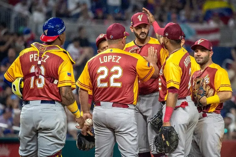 Venezuela le pega a Puerto Rico en el Clásico Mundial