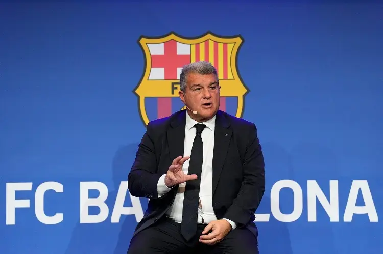 Laporta denuncia ataques para manchar el escudo de Barcelona