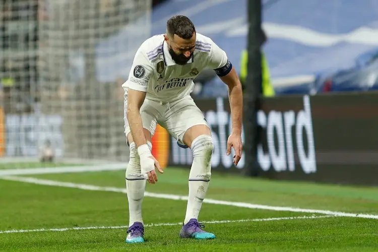 Benzema con fuerte golpe ¿Estará en el Clásico?