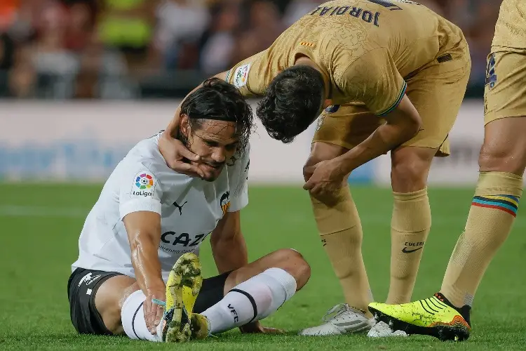 Cavani reaparece tras lesión