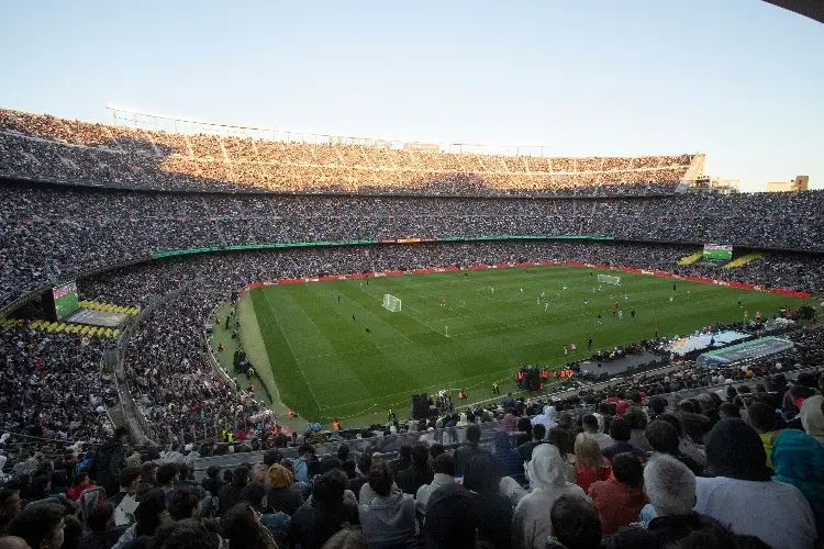 La Kings League llena el Camp Nou y hace historia