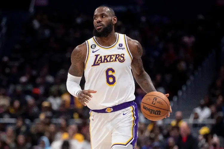 NBA: Lakers se estrella con los Bulls en el regreso de LeBron