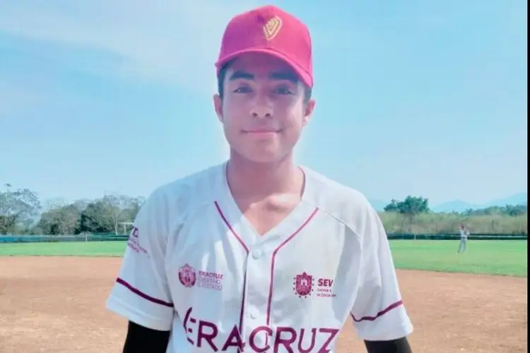 Veracruzano lanza juego perfecto en el Macro Regional de beisbol