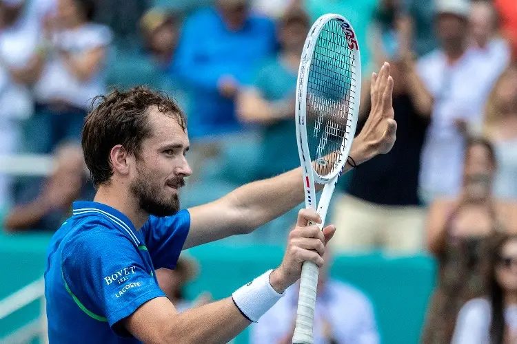 Medvedev va a su quinta final seguida 