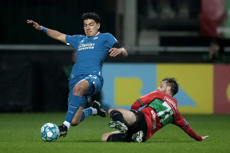 'Guti' y PSV vuelven a ganar para retomar subliderato