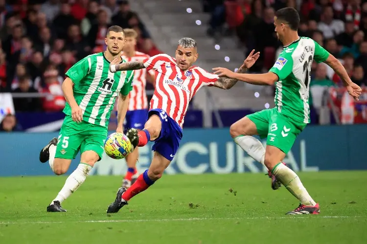 Atlético de Madrid supera al Betis sin Guardado