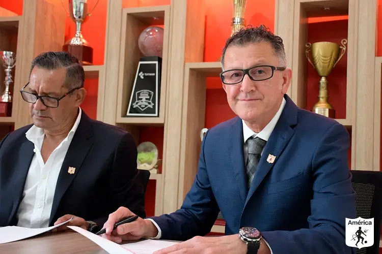 Juan Carlos Osorio se va a dirigir al futbol de África