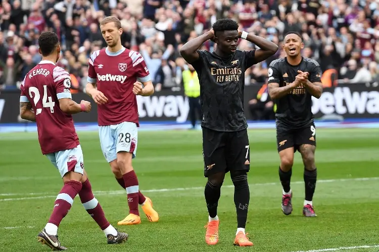 Arsenal empata y se aprieta la Premier League