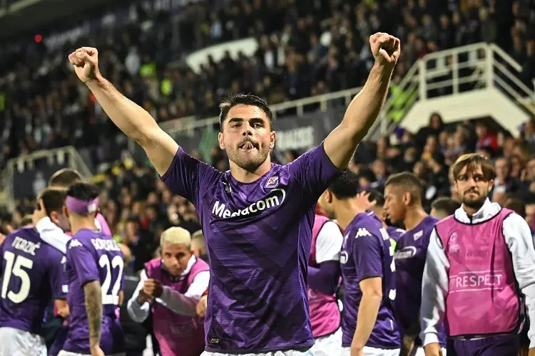 Fiorentina sufre pero se mete a Semifinales de la Conference League
