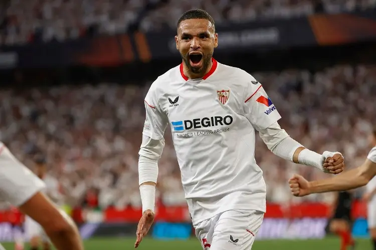 Sevilla barre al Manchester United y avanza en Europa League