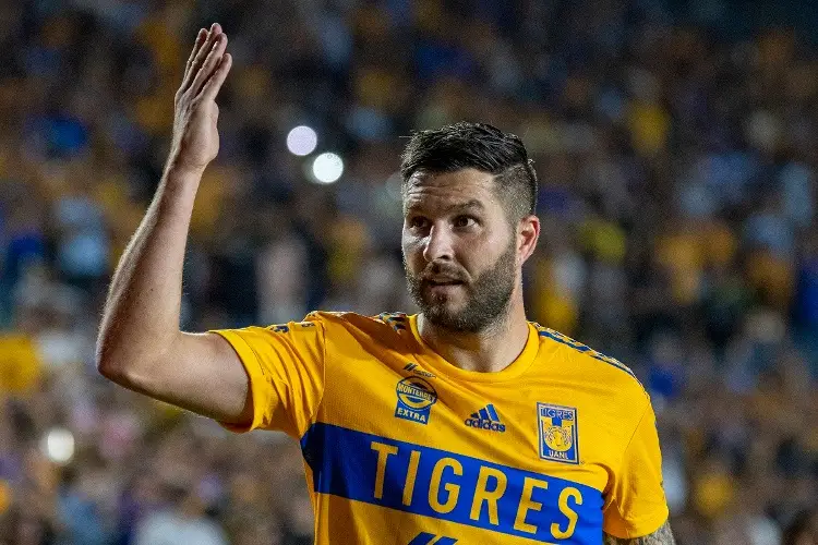 Siboldi pone en la banca a Gignac