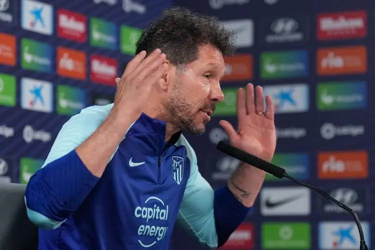 Simeone acepta que le gusta mucho como juega el Barcelona