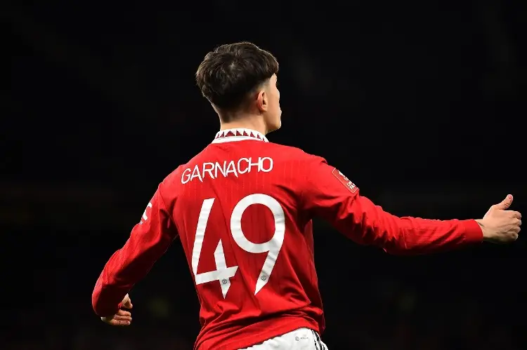 Garnacho renueva con el Manchester United