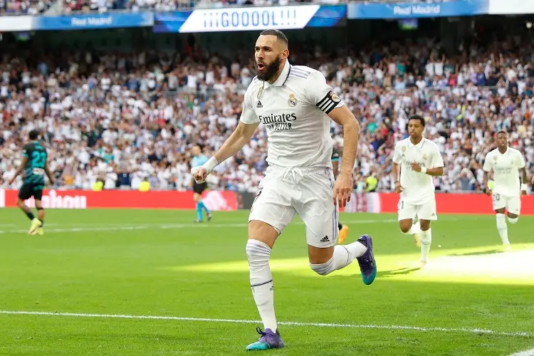 Benzema supera a Hugo Sánchez como goleador en La Liga