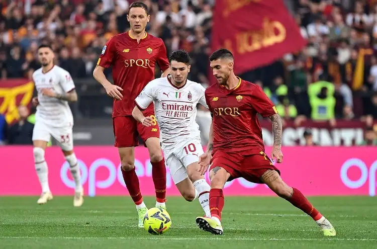 Roma y AC Milan dividen puntos en su lucha por la Champions League