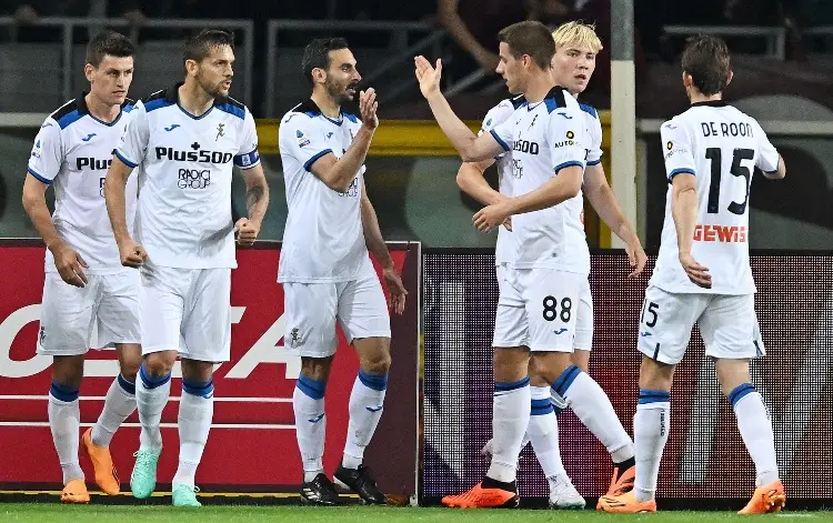 Duván Zapata mete al Atalanta en la pelea por la Champions