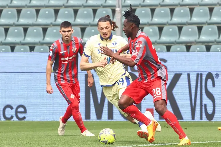 Johan Vásquez y Cremonese incrementan su agonía en la Serie A