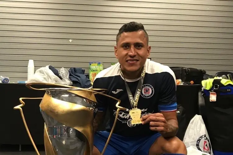 ¡Se queda el 'Cata' en Cruz Azul y le buscan compañero en la defensa!