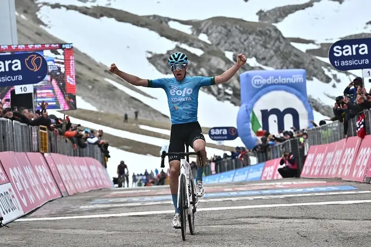 Giro de Italia: Bais conquista el Gran Sasso; Leknessund sigue de líder