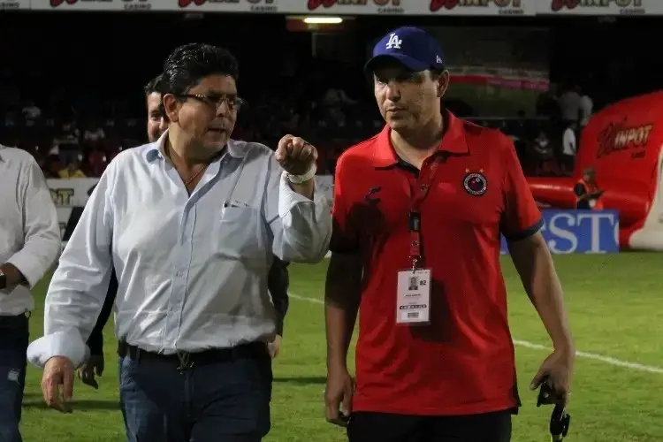 Fidel Kuri dispuesto a regresar el nombre de Tiburones Rojos (VIDEO)