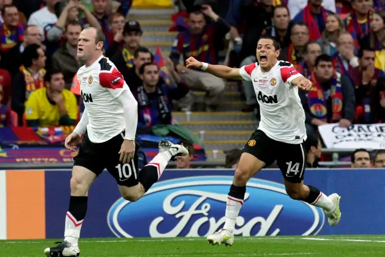 'Chicharito' reta a Rooney a un duelo entre exdelanteros del Manchester United